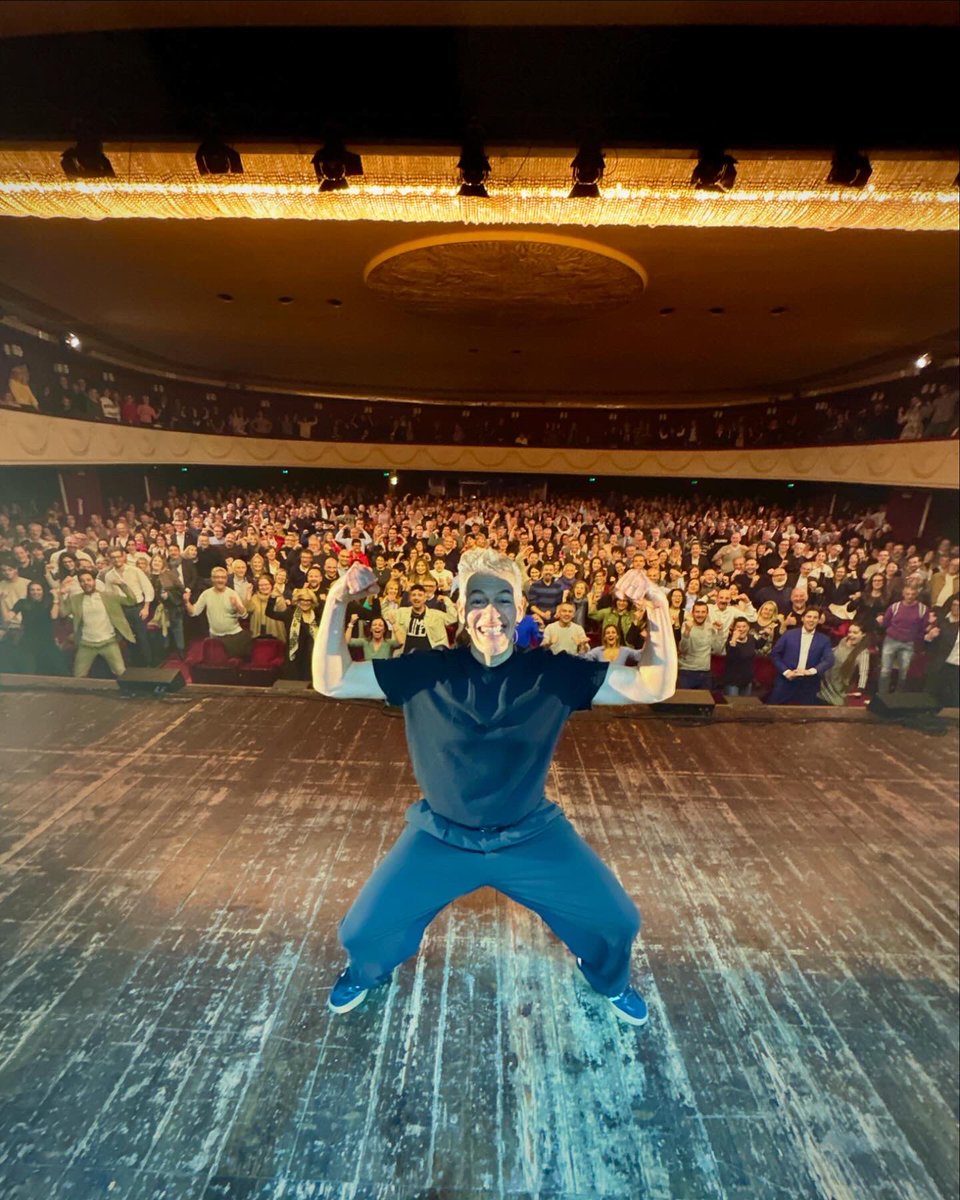 giovannivernia's tweet photo. Secondo soldout a Milano! 😍🎉 Grazie! Prossime date su https://t.co/Az6qo2QkOQ #capafresca https://t.co/G5ybVjGiH2