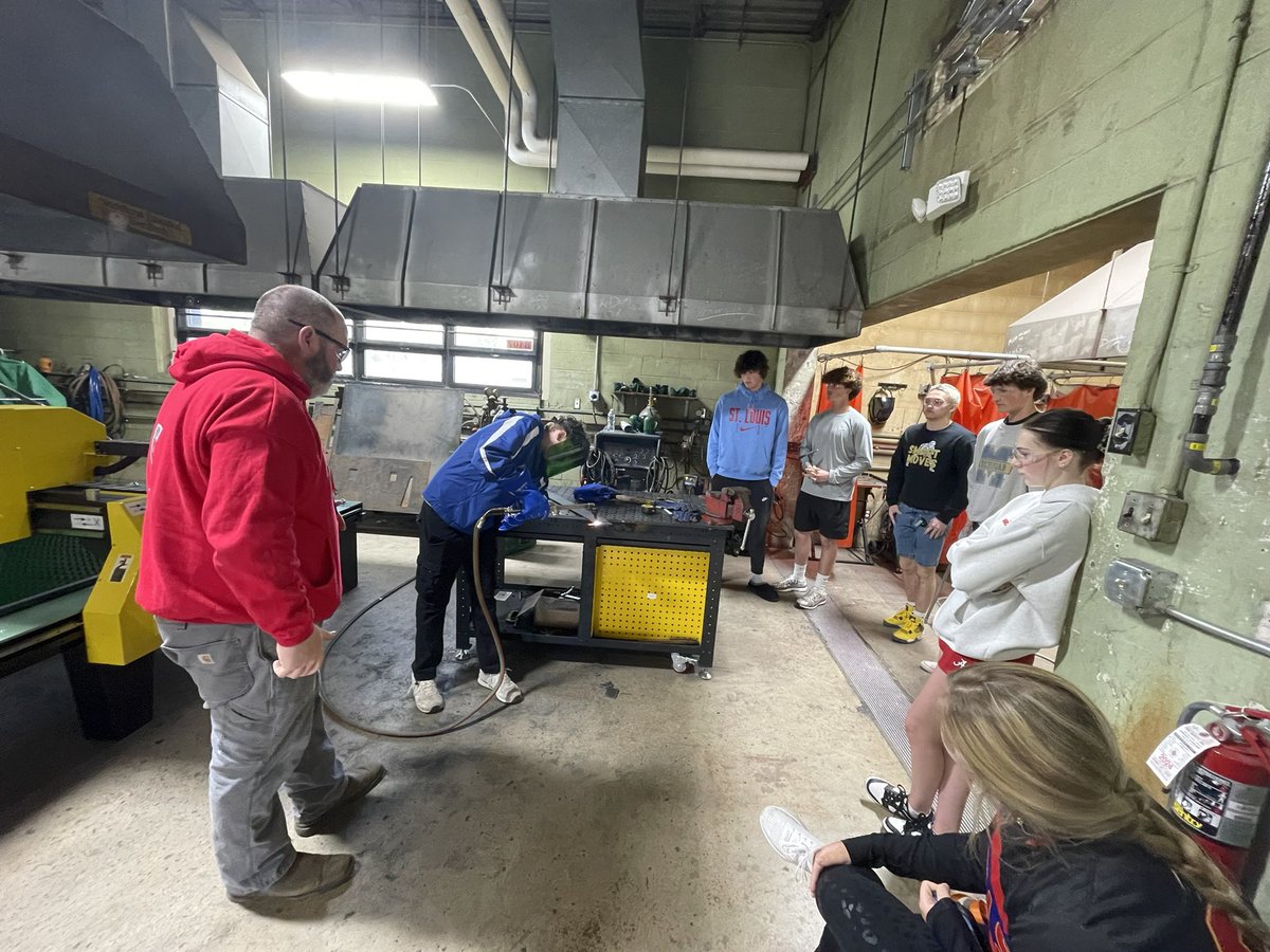 DandurandJason's tweet photo. Trading Places! This week, Mr. Brannon &amp; Mr. Ogle took each others classes to offer Construction Trades students a learning opportunity with the welding equipment while
Mr. Ogle taught students in Welding important OSHA Safety Standards! #CommunityOfLearners #CTE https://t.co/4pSmLiCxdY