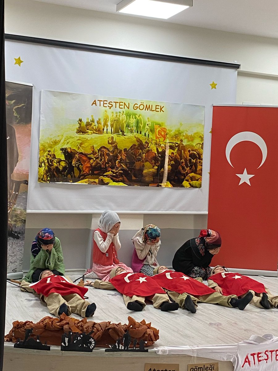 Minik yüreklerden büyük oyun.💯  
Kurtuluş Savaşı yıllarında yaşamı ele alan tarih ve aşkla bütünleşmiş bir eser olan Ateşten Gömlek, Karşıyaka İlkokulu 2. sınıf öğrencileri tarafından sahnelendi. Büyük beğeni alan gösteriye emek veren herkesi kutluyorum.✨️
#tiyatro #gümüşhane