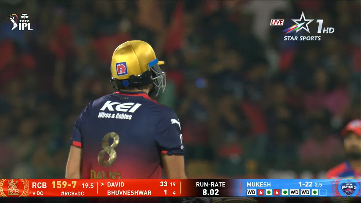 RCB BATTING TONIGHT:

First 3.3 overs - 60/0.

Last 16.3 overs - 103/7.

A GREAT COMEBACK BY THE DC BOWLERS.