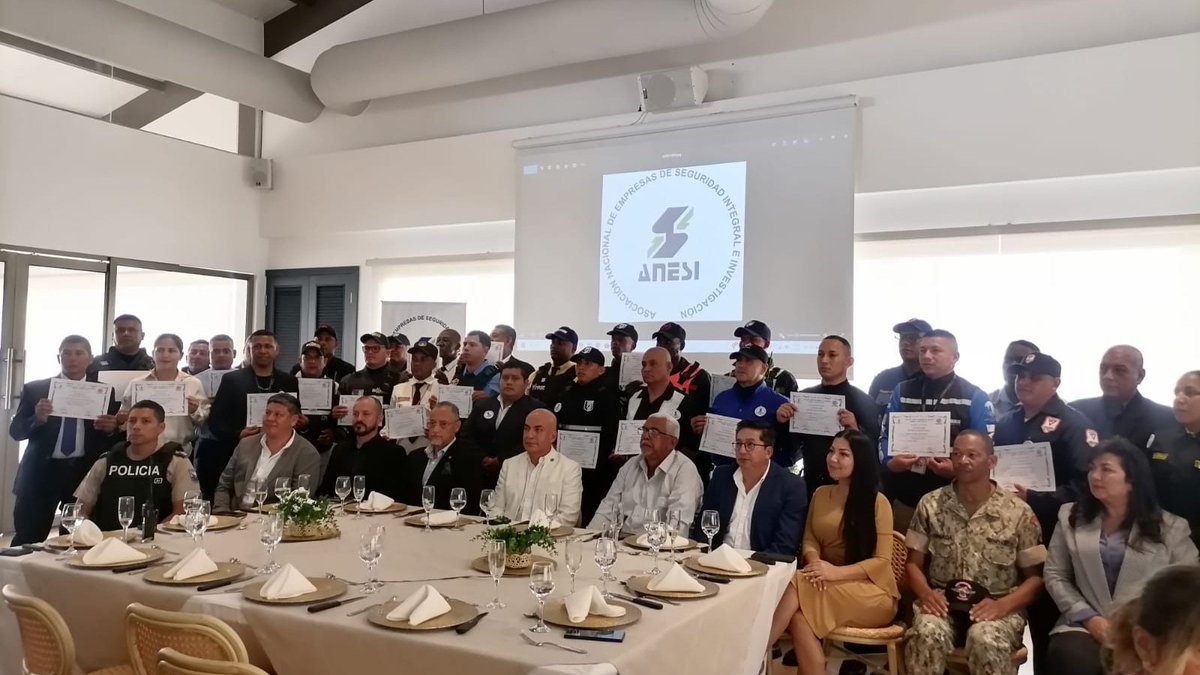ANESI56742181's tweet image. ✨ Acto de Reconocimiento ANESI 2025 ✨ ANESI CAP. GUAYAS
👏 A nuestros guardias homenajeados: gracias por su entrega, responsabilidad y vocación de servicio. Ustedes son el reflejo del verdadero profesionalismo y motivo de orgullo para todo el gremio. 
#ANESI #SeguridadPrivada