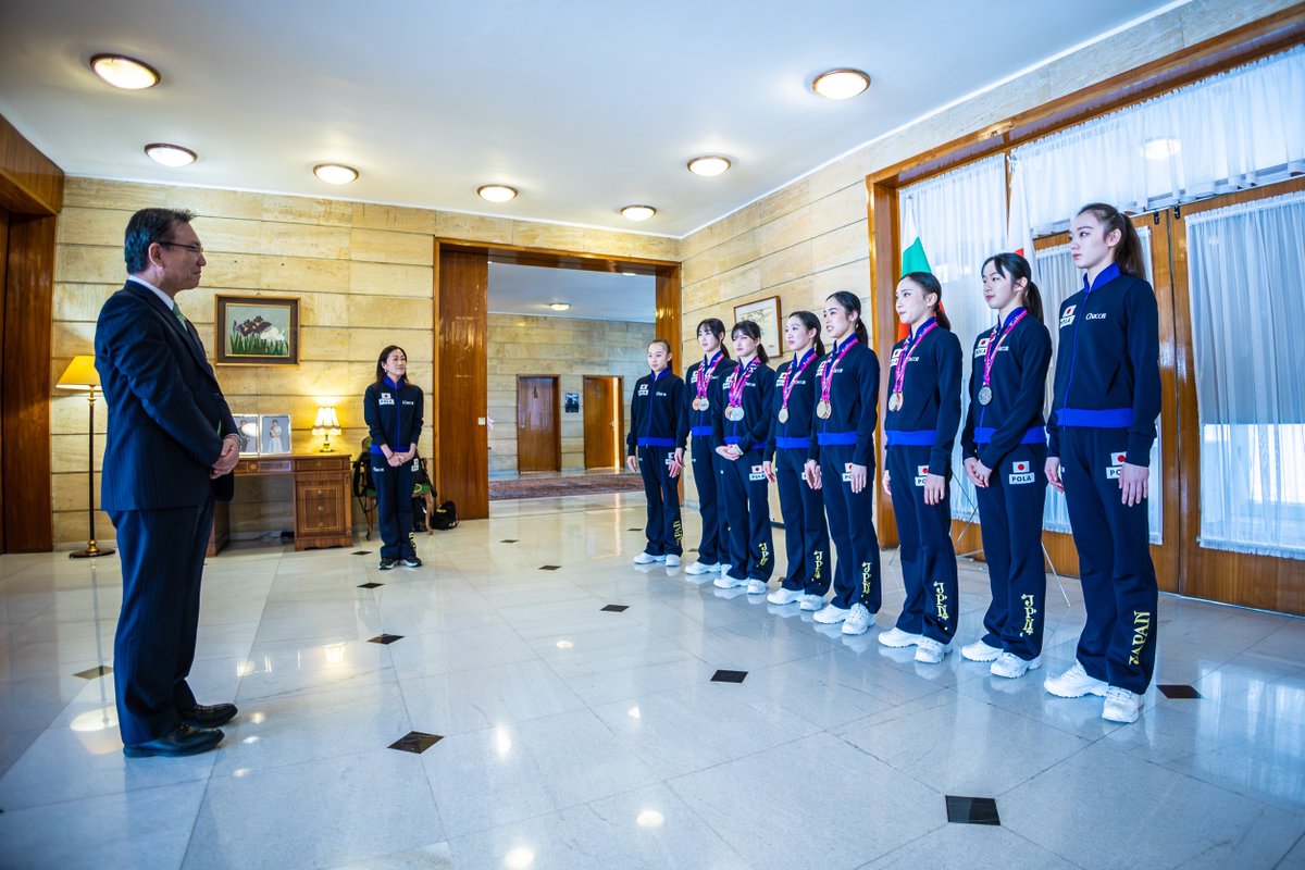 在ブルガリア日本国大使館/Embassy of Japan in Bulgaria (@embassybulgaria) on Twitter photo 先週末、ソフィアで開催されていた新体操ワールドカップに出場した日本代表のみなさんが、大使公邸を訪問🤸♀️
今大会では、日本代表は合計3つのメダルを獲得しました🥈🥈🥉
おめでとうございます👏
<a href="/GymnasticsJapan/">日本体操協会 - 体操ニッポン (Japan Gymnastics Association)</a> 先週末、ソフィアで開催されていた新体操ワールドカップに出場した日本代表のみなさんが、大使公邸を訪問🤸♀️
今大会では、日本代表は合計3つのメダルを獲得しました🥈🥈🥉
おめでとうございます👏
<a href="/GymnasticsJapan/">日本体操協会 - 体操ニッポン (Japan Gymnastics Association)</a>