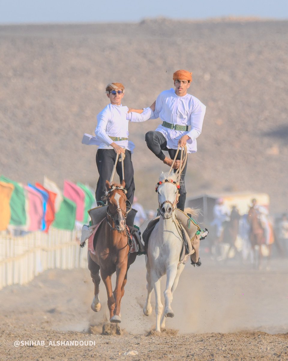 صور من : مهرجان الخيل التقليدي بميدان صحار للفروسية بمحافظة شمال الباطنة ، ركض العرضه و استعراض مهارات الفرسان على صهوة الخيل 🏇 🥇

#مهرجان_الخيل_التقليدي #عُمان 
#محافظة_شمال_الباطنة  #ولاية_صحار