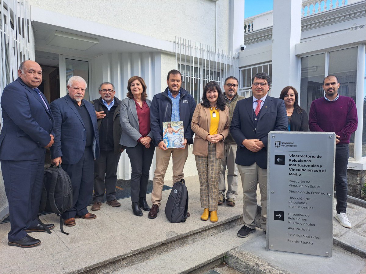 vrim_udec's tweet photo. #VinculaciónUdeC En visita protocolar, la Vicerrectora #VRIMUdeC, Ximena Gauché, y la directora de Relaciones Institucionales, Moira Délano, recibieron a representantes del Instituto Interamericano de Cooperación para la Agricultura (IICA) y autoridades de @UdecAgronomia. https://t.co/Wiwg6k75Ti