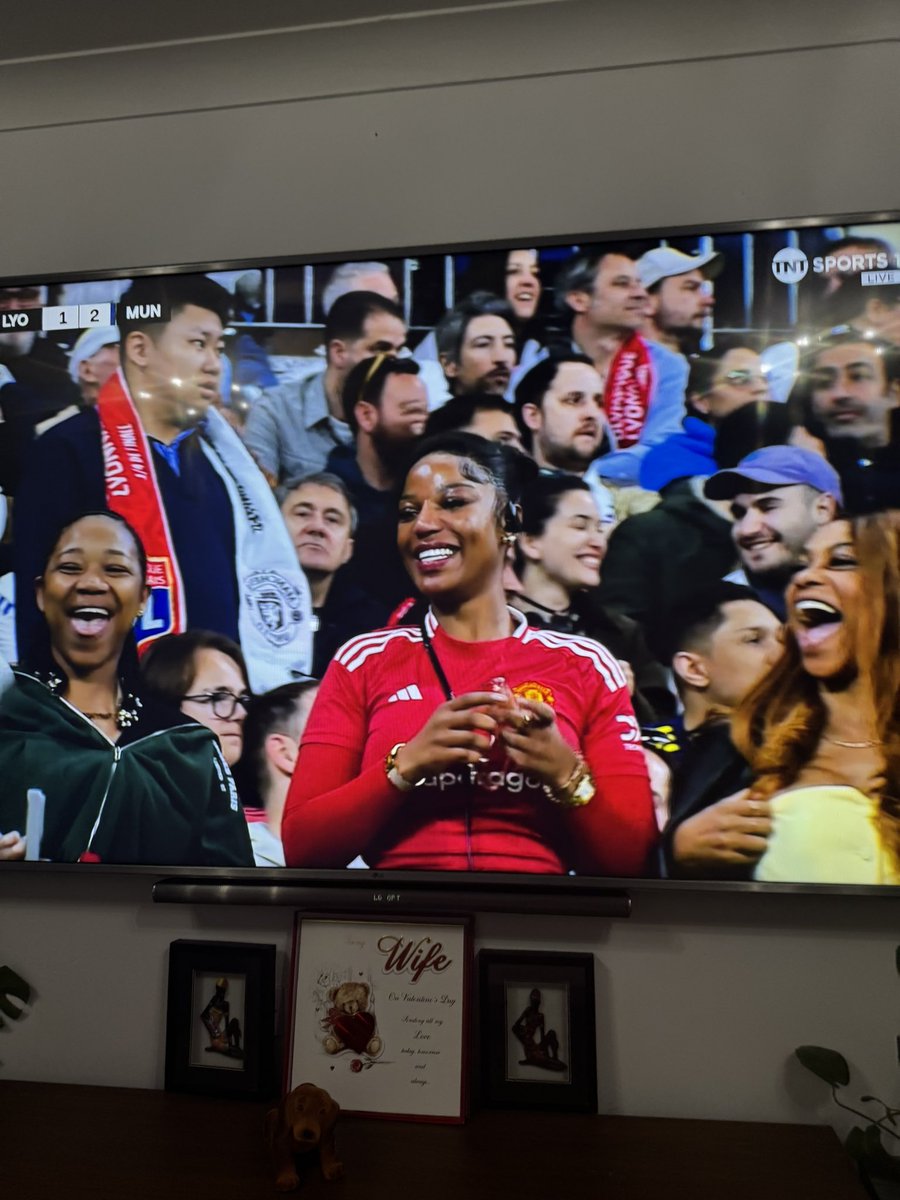 LanceGuma's tweet photo. Just spotted our very own Zimbabwean celebrating a Manchester United goal in France at the Parc Olympique Lyonnais. You will remember her from Jah Prayzah's video Donhodzo. We see you Talent-Cookie Dough- Mujaji 😎 https://t.co/uUM6pK57QN