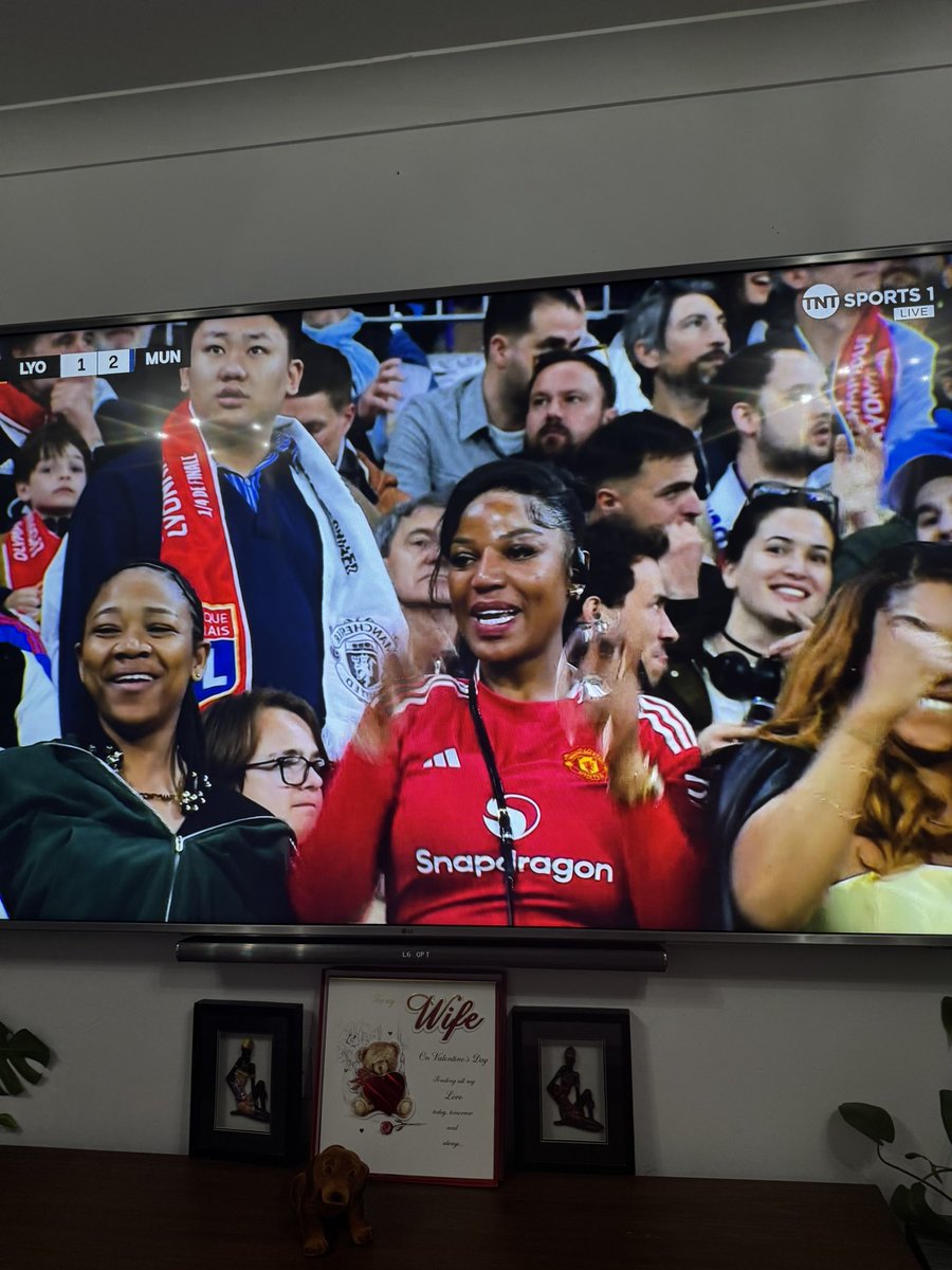 LanceGuma's tweet photo. Just spotted our very own Zimbabwean celebrating a Manchester United goal in France at the Parc Olympique Lyonnais. You will remember her from Jah Prayzah's video Donhodzo. We see you Talent-Cookie Dough- Mujaji 😎 https://t.co/uUM6pK57QN