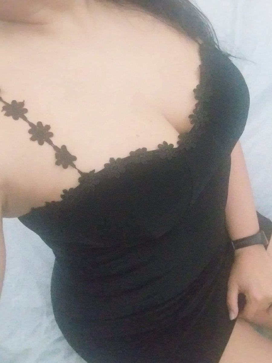 Ben halisahada top peşinde, karım sanal sikicisine poz peşinde..
#cuckold #swinger #seksi