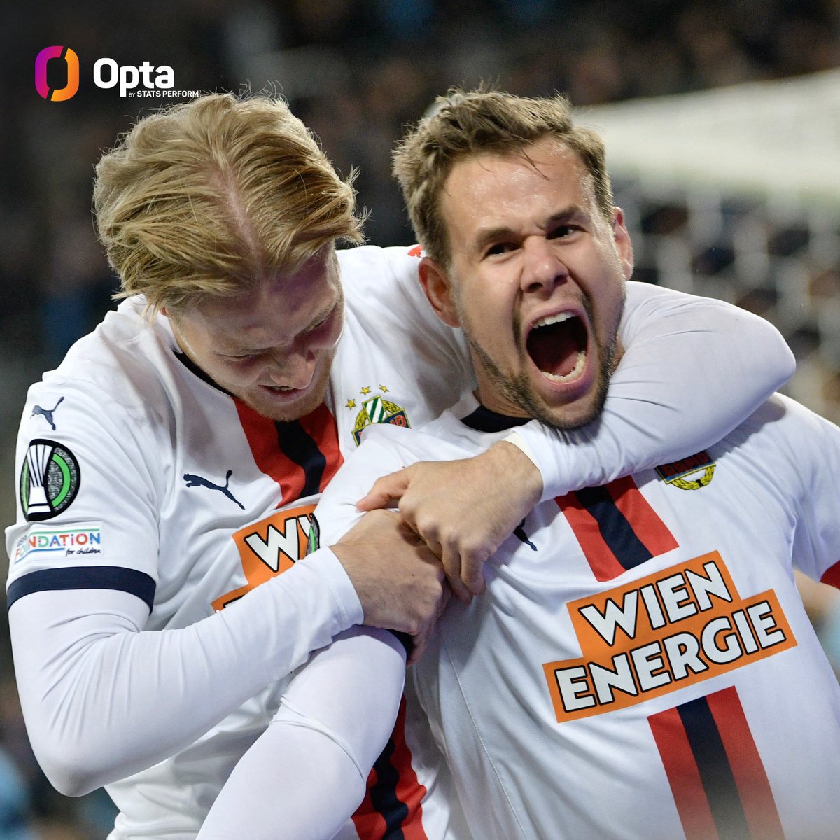 OptaFranz's tweet photo. 16 - Der SK Rapid gewann erstmals seit dem 1-0-Sieg gegen Dinamo Moskau im Viertelfinale des Cupsieger-Bewerbs im März 1996 ein Auswärtsspiel einer K.-o.-Phase eines großen europäischen Wettbewerbs (6U 10N). Damals kam Rapid bis ins Finale. Omen. #DIFSCR https://t.co/UCDrbUi1I1