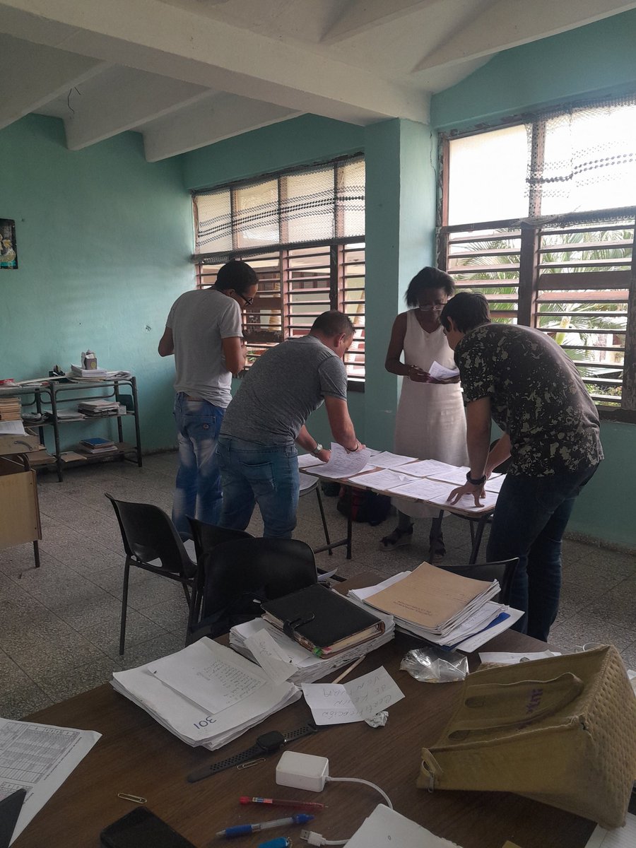 RodriguezYennel's tweet photo. En el IPVCE Máximo Gómez Báez de #Camagüey, se prepara el despacho de Planillas y Base de datos con las opciones de carreras de los estudiantes de 12mo grado para continuar estudios en la Educación Superior. #CubaMined #UnidosPorCuba @SuarezCLoreley @NiurkaFraga https://t.co/AlMackQIeH