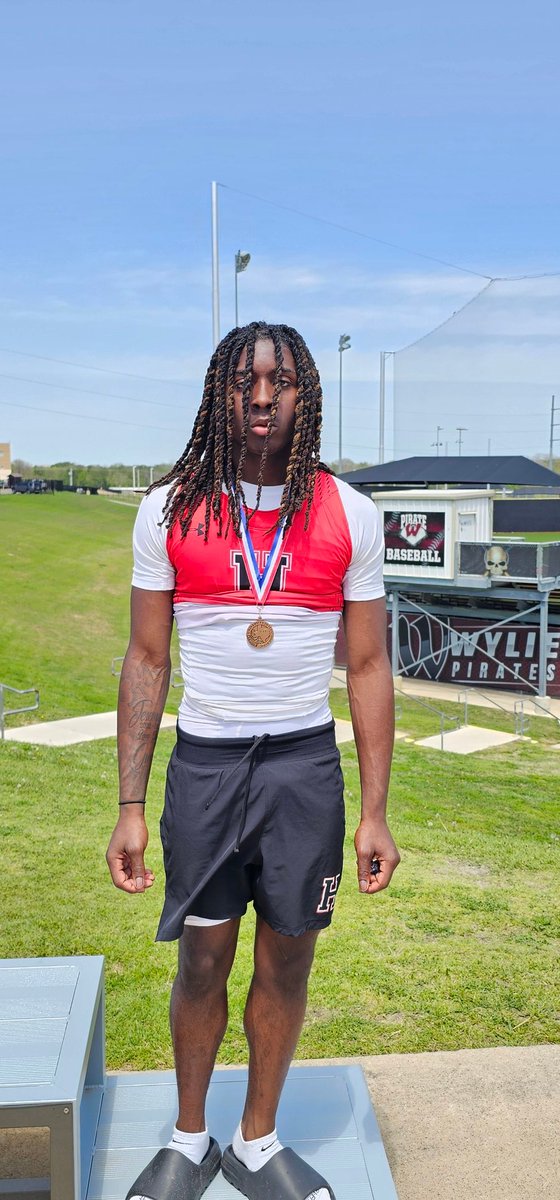 2025 UIL Area 9/10 -6A Meet
Triple Jump - 🥉 
*Regional Qualifier*
Quincy Jones