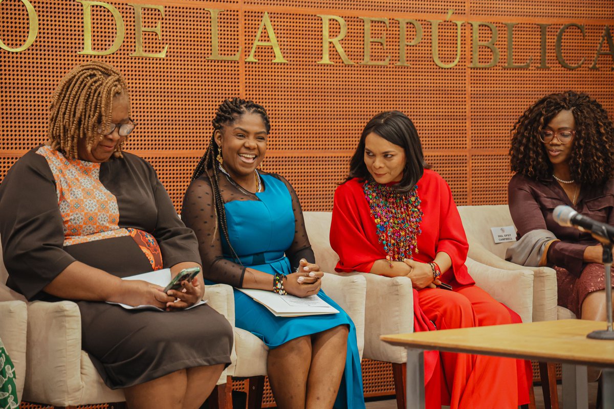 ViceColombia's tweet photo. La vicepresidenta @FranciaMarquezM participó como invitada de honor en el Panel Internacional de Mujeres Afropolíticas de América Latina y el Caribe, realizado en el @senadomexicano, en el marco del inicio del Segundo Decenio Internacional para los Afrodescendientes. 

Sigue 🧵👇🏿 https://t.co/tRiJ4b2HKF