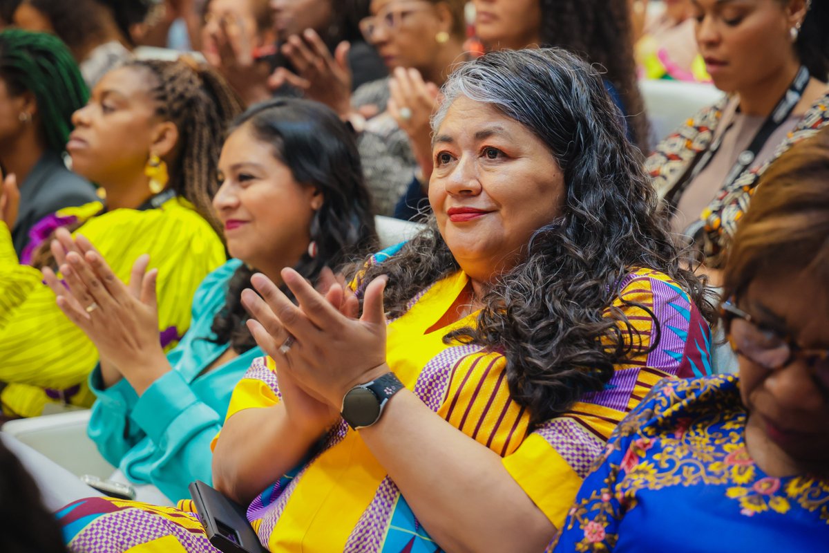 ViceColombia's tweet photo. La vicepresidenta @FranciaMarquezM participó como invitada de honor en el Panel Internacional de Mujeres Afropolíticas de América Latina y el Caribe, realizado en el @senadomexicano, en el marco del inicio del Segundo Decenio Internacional para los Afrodescendientes. 

Sigue 🧵👇🏿 https://t.co/tRiJ4b2HKF