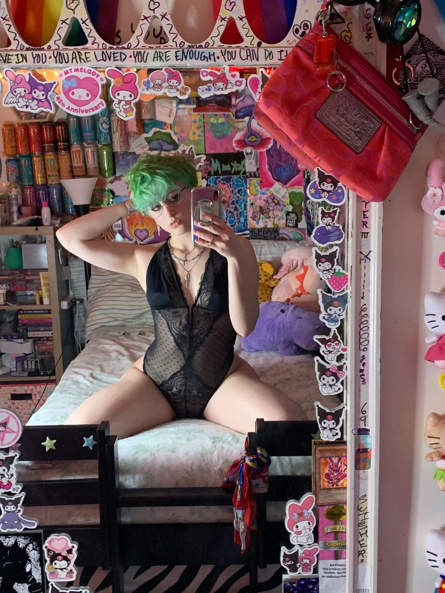 altbeyx's tweet photo. Sending nudies to everyone who ❤️ rt and replies ‘hi’ (deleting in 12 hours) https://t.co/E4OWMaz6wX
