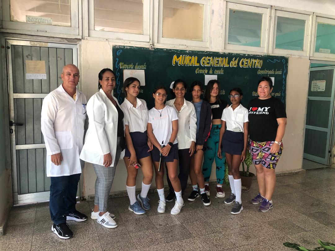salud50773's tweet photo. La ESBU Marcos Borrero fue el escenario de una inspiradora Jornada de Formacion Vocacional. Durante la actividad, se ofrecieron charlas motivadoras y dinámicas interactivas que ayudaron a los jóvenes a visualizar sus futuros académicos y profesionales. 
#FormandoElFuturo 
#Cuba https://t.co/Rr8PKpHgJC