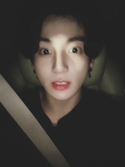 me0ru1V's tweet photo. ⠀⠀    ⠀*:･ﾟ｡ 𝗃𝗎𝗇𝗀𝗄𝗈𝗈𝗄-𝗅𝗈𝗀 *ੈ✩‧₊˚
⠀
   ── ★ ˙ ̟🐰!! работа уже довольно давно закончена, но я только-только вернулся домой. а в дороге я всё же успел сделать пару селок🙂‍↕️ а теперь в планах какой-нибудь фильм и немного🤏🏻 вкусняшек. доброй вам ночи! ᰔ https://t.co/R5kSKJUQZi
