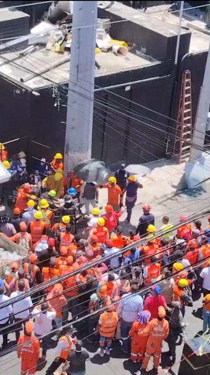 Clar15Rodriguez's tweet photo. Estoy muy orgullosa de nuestros organimos de socorro @COE_RD @DefensaCivilRD @FFAA_RD @Sistema911_RD @SaludPublicaRD, no es facil el proceso, no es facil descubrir cuerpos, no es facil informarlo, no es facil llegar a casa y dejar atras una familia angustiada! https://t.co/jFqyQeHRIn