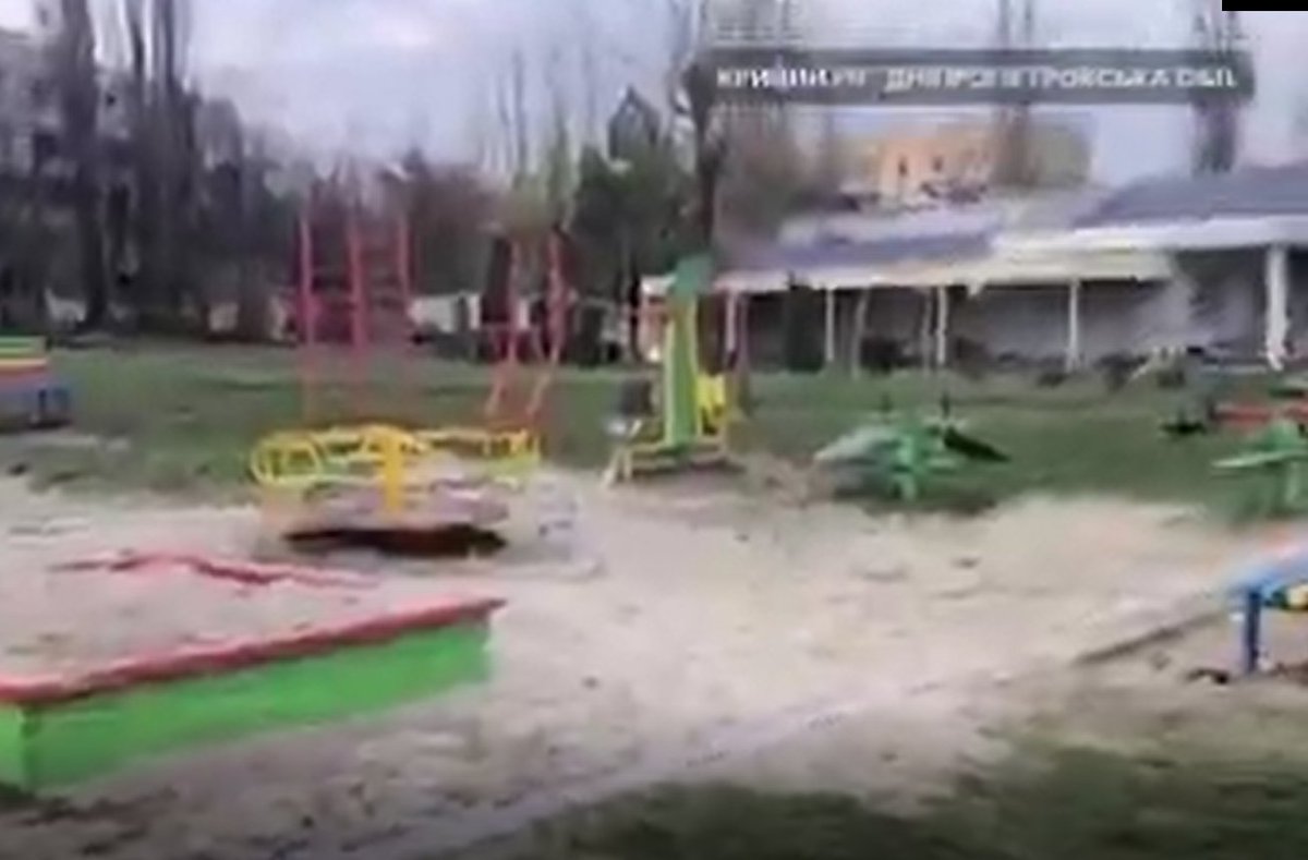 StrucovskyPetr's tweet photo. @StaryBlazen Na druhem videu (pohled na zničenou budovu) rozhodně není restaurace Magellan... Zde jsou pohledy na restauraci po útoku... https://t.co/1nqcy5i3uX