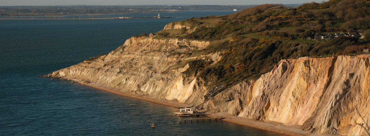 Tom16k's tweet photo. Saturday Sunsets on the Isle of Wight 🌅 https://t.co/U1Aq62jaG2