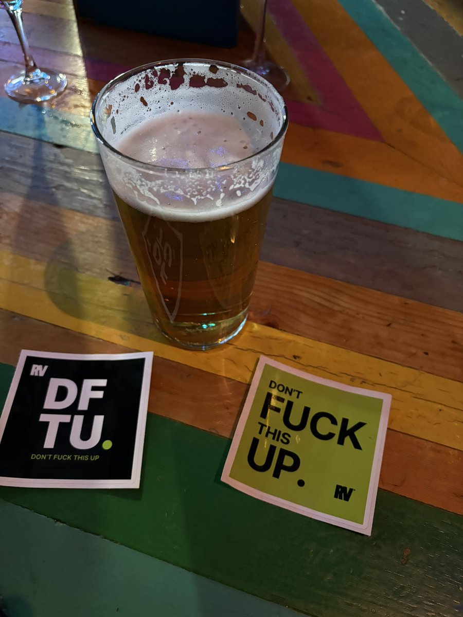 LDNCryptoClub's tweet photo. Jam packed @RealVision London meet up.

Cheers for the beer @RaoulGMI 🍻 https://t.co/NvhMKgPOkL