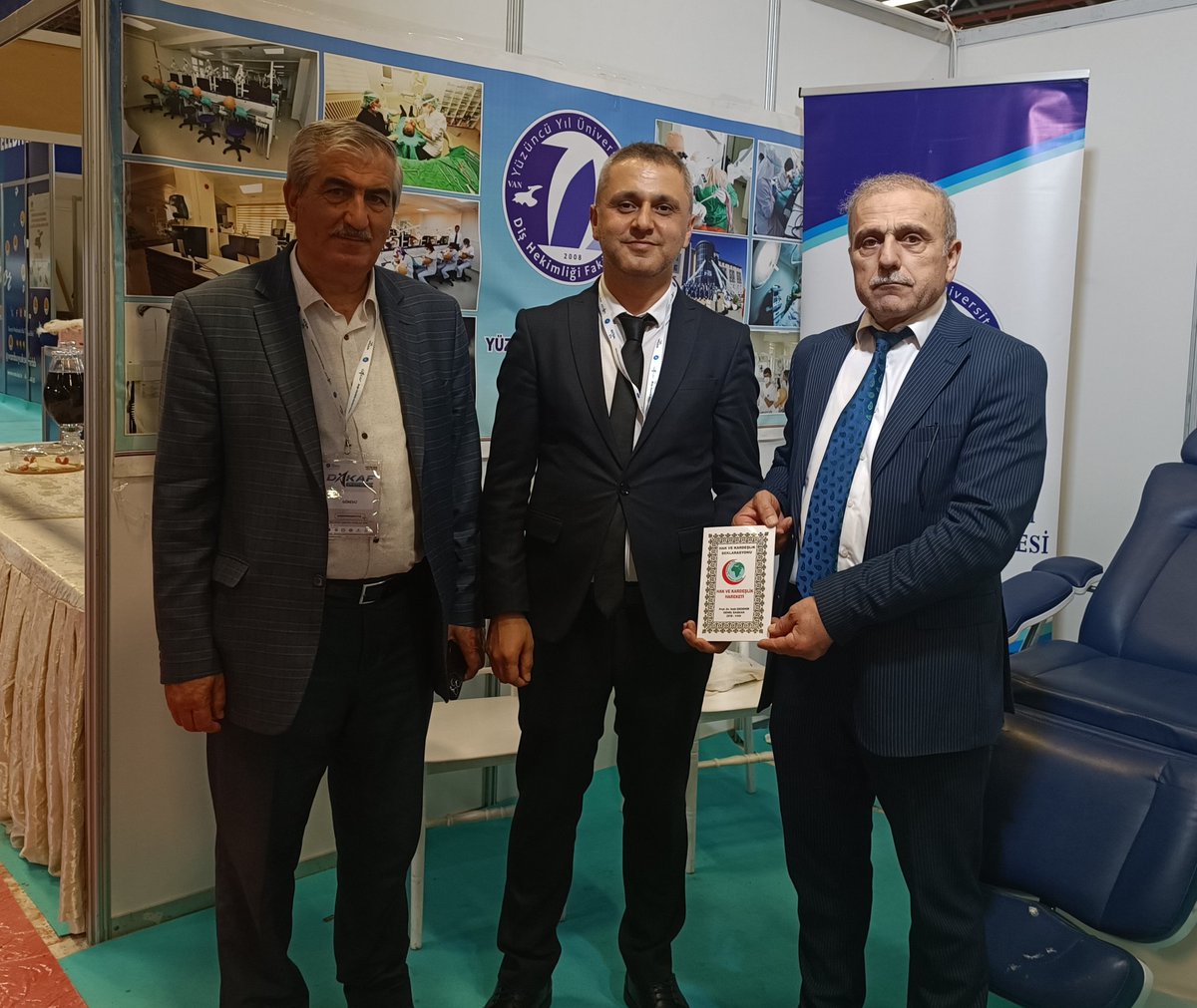 Peygamber (s.a.v) panayırlarda Kelime-i Tevhidi anlattığı gibi biz de günümüzün panayırı olan Doğu Anadolu Kalkınma fuarında, yediden yetmişe öğrenclere, fikir adamlarına, dekanlara, rektörlere kısaca düşünenlere Davayı anlattık. Meğer ki, Hak ve Kardeşlik davasını arıyorlarmış.