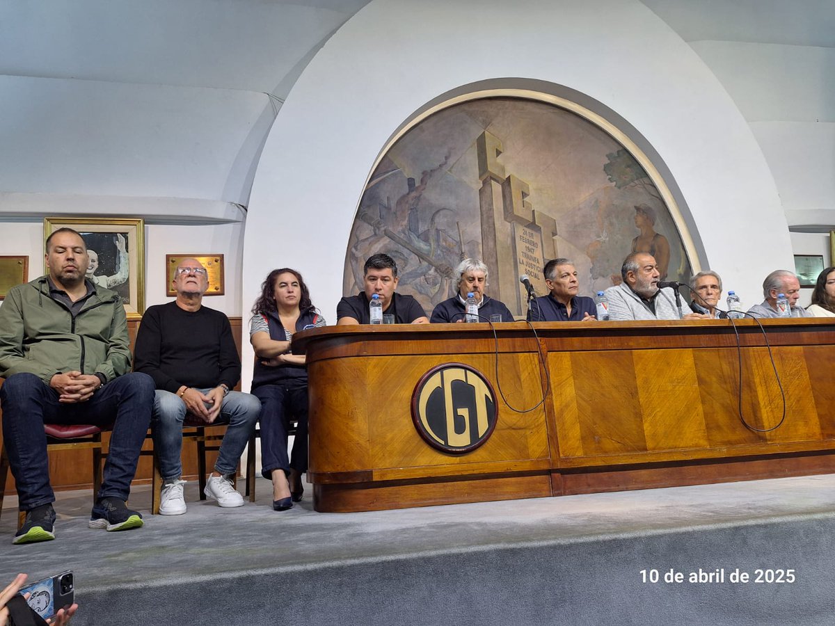 AlejandrooSalce's tweet photo. Hoy, en el marco del paro nacional convocado por la #CGT, participé en la conferencia de prensa realizada en el histórico Salón Felipe Vallese. ¡Seguimos luchando por nuestros derechos y la justicia social! https://t.co/yHAY0p2Cy7