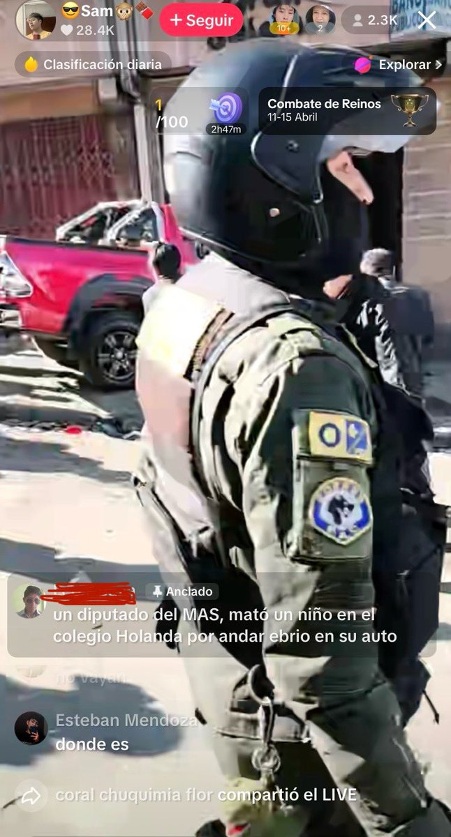 Mb1Aleshka's tweet photo. #LaPaz hoy, un niño del Colegio Holanda, fue atropellado (QEPD) por un diputado MASista en estado de ebriedad, muchos policías aparecieron para cuidar la movilidad. Los vecinos no dejaron que se lleven la camioneta👏👏. Placa de la hilux 5632 KIC. https://t.co/WtFJrwyUmc