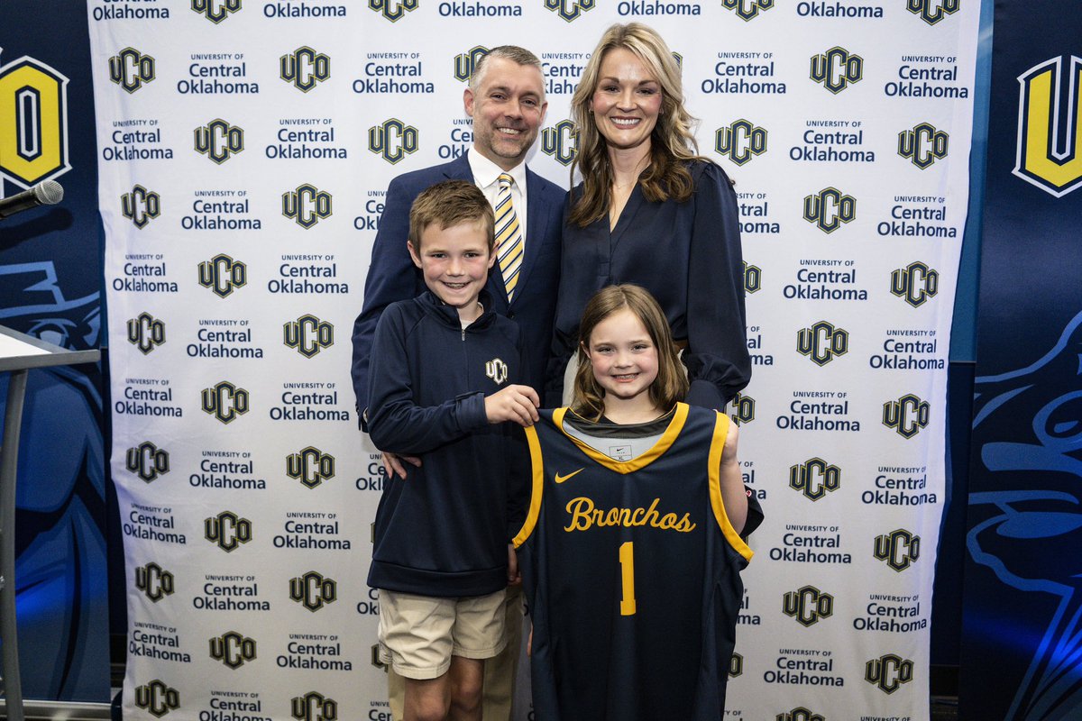 UCO Bronchos tweet media