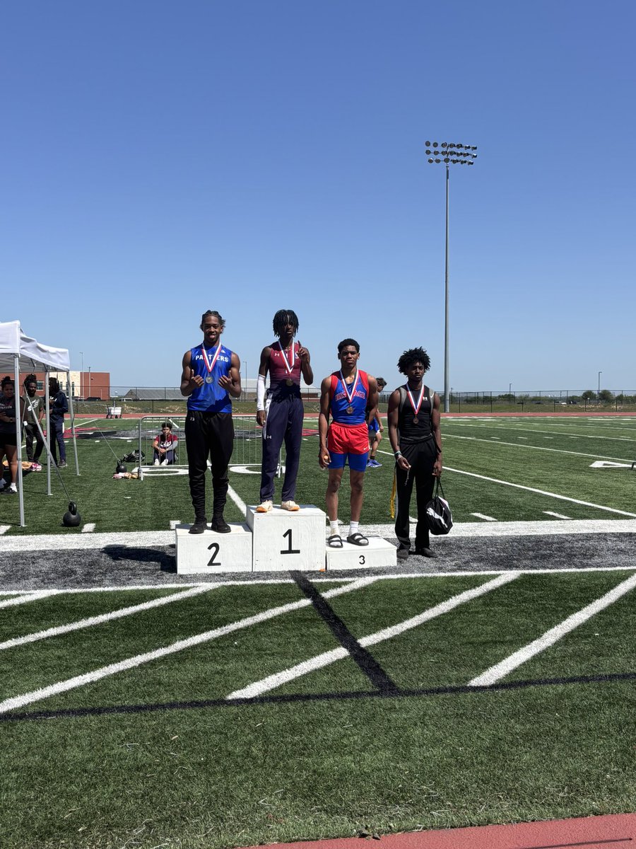 <a href="/FreemanRobins16/">Freeman Robinson</a> finishes 3rd in Triple Jump and advances to Regionals! 🥉🐆 #DASH #JagSpeed #GD2BAJ #MISDProud #JagVibes #ExpectExcellence <a href="/MidloHeritage/">Heritage HS</a> <a href="/MISD_Athletics/">Midlothian ISD Athletics</a>