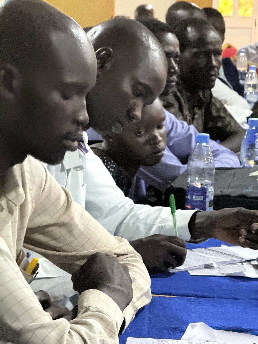 UNISFA_1's tweet image. Thanks to the initiative by #Ngok and #Twic Dinka youth leaders, 60 youth from the two communities have convened, with peace ministers, elders &amp;amp; religious leaders, to end more than two years of hostilities.  

Participants agreed to focus on three key issues: cessation of