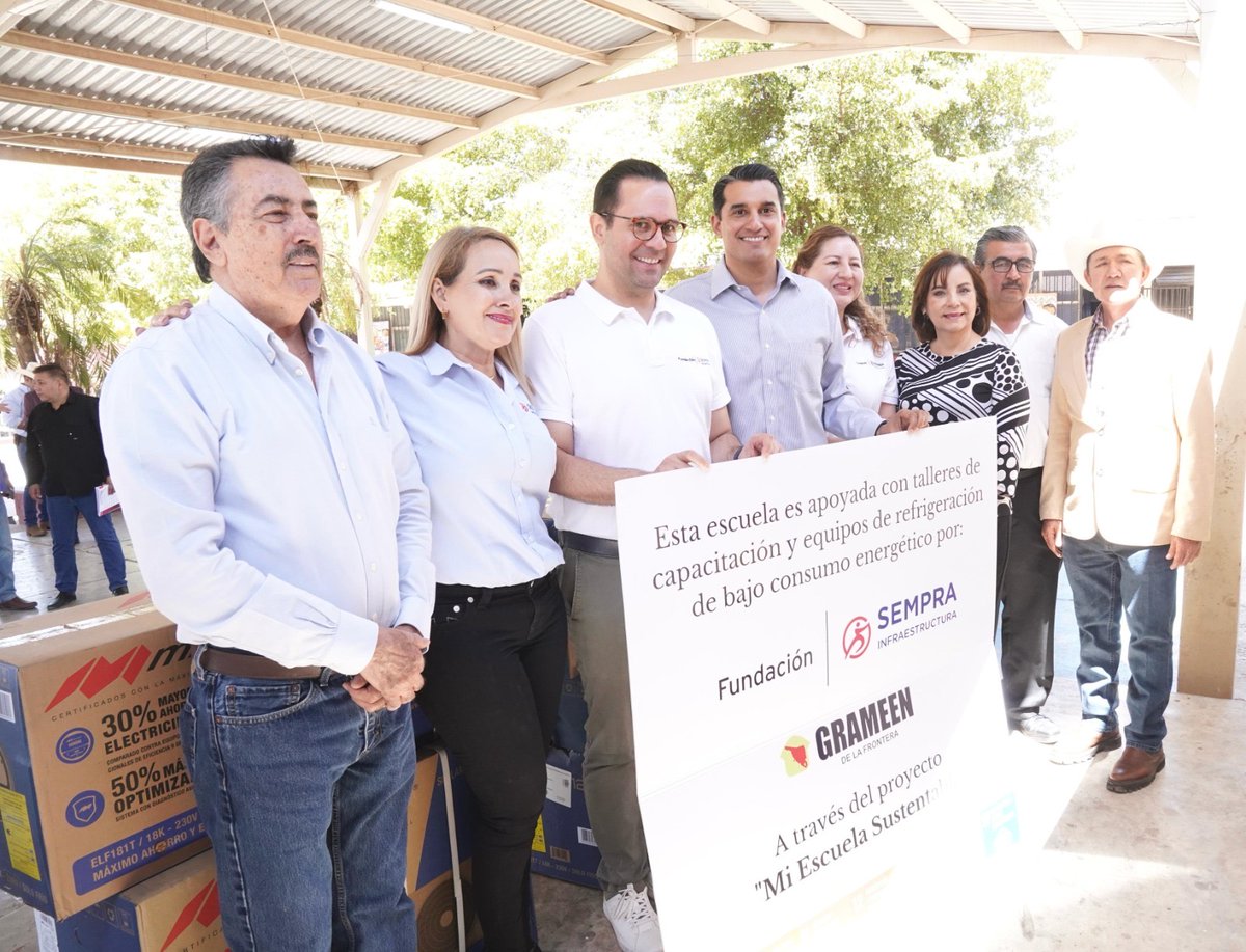 Recientemente #FundaciónSempraInfraestructura, junto con <a href="/GrameenMX/">Grameen De La Frontera</a> y en compañía del secretario <a href="/FroylanGamezG/">Froylán Gámez Gamboa</a> de <a href="/SECSonora/">SEC Sonora</a>, entregaron el proyecto Mi Escuela Sustentable en dos escuelas del sur de #Sonora. Esta iniciativa consiste en la instalación de paneles solares y