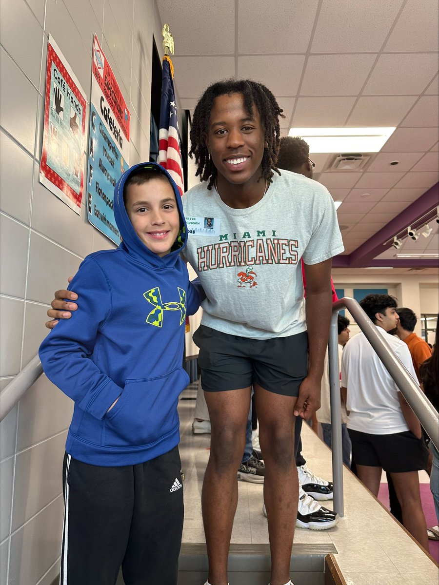 mattkaplan22's tweet photo. Nothing better than when your stud first basemen from @RaccoonBaseball takes some time at @VaughnElemFISD to connect with his 3rd basemen’s @MatthewKaplan02 little bro!!  Unfortunately, now Blake wants to go to Miami… thx @BNickson99! https://t.co/ELWuzfoIWL