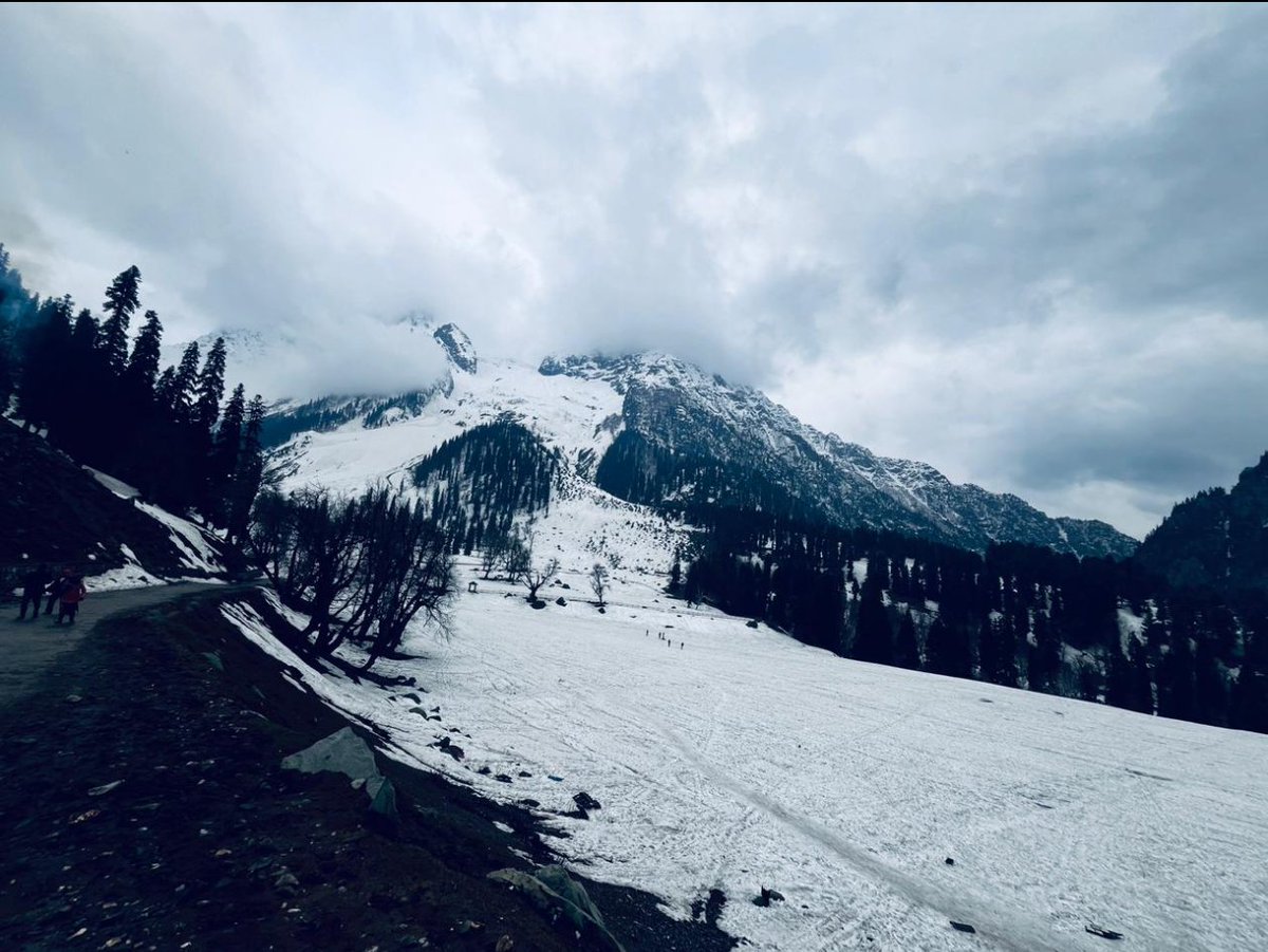 DecodingRaj's tweet image. Mountains &amp;amp; Chill...... ❄️
.
📸 : @Apple #Shotoniphone #iPhone16ProMax 
.
( Repost for more exposure ) #photography