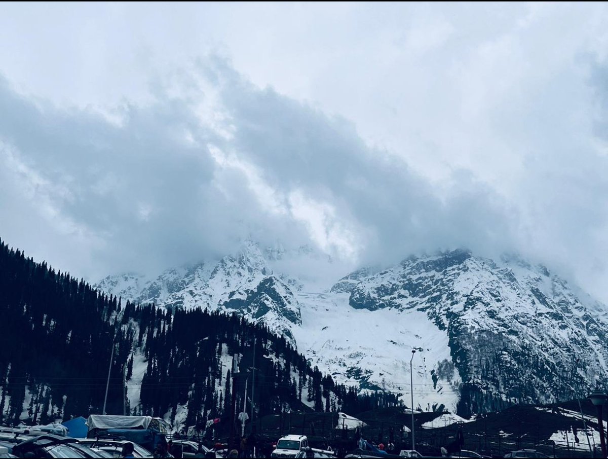 DecodingRaj's tweet image. Mountains &amp;amp; Chill...... ❄️
.
📸 : @Apple #Shotoniphone #iPhone16ProMax 
.
( Repost for more exposure ) #photography