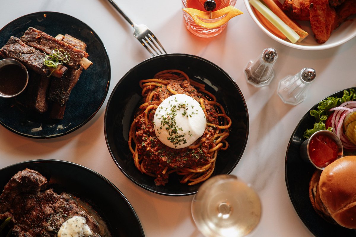 OddsBarBistro's tweet photo. Short rib bolognese + whole burrata. 
Odds is playing zero games with pasta. https://t.co/i4RJ9Qh3fC
