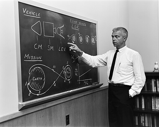 PurduePress's tweet photo. John Houbolt was born #OTD (4/10) in 1919. JOHN HUBOLT: THE UNSUNG HERO OF THE APOLLO MOON LANDINGS by @ApolloAuthor is the story of how John Houbolt convinced @NASA to adopt the Lunar Orbit Rendezvous (LOR) plan that made history. #SpaceAndFlight #ReadUP

https://t.co/JvaQ9Unve7 https://t.co/T3mGwL2uNP