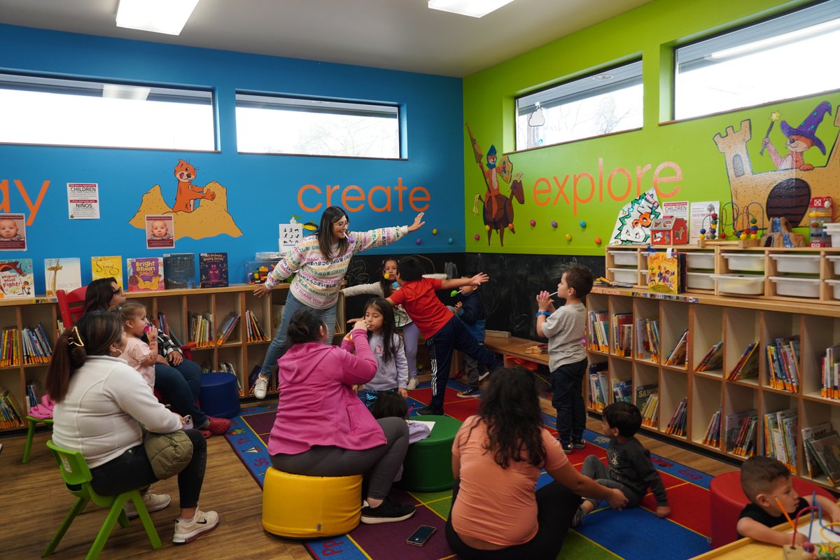 JCLDOregon's tweet photo. ¡Gracias a todos los que nos acompañaron en Cuentitos Familiares anoche! Esperamos que hayan disfrutado de los cuentos, juegos y la decoración de papalotes. ¡Nos vemos en nuestro próximo evento!
#echaavolartuimaginación #programafamiliar #jcld #madrasoregon https://t.co/LkZCmC1HzD