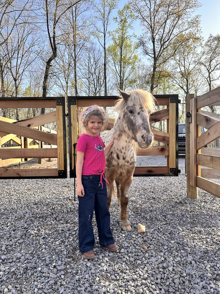 Thomas Rhett tweet media