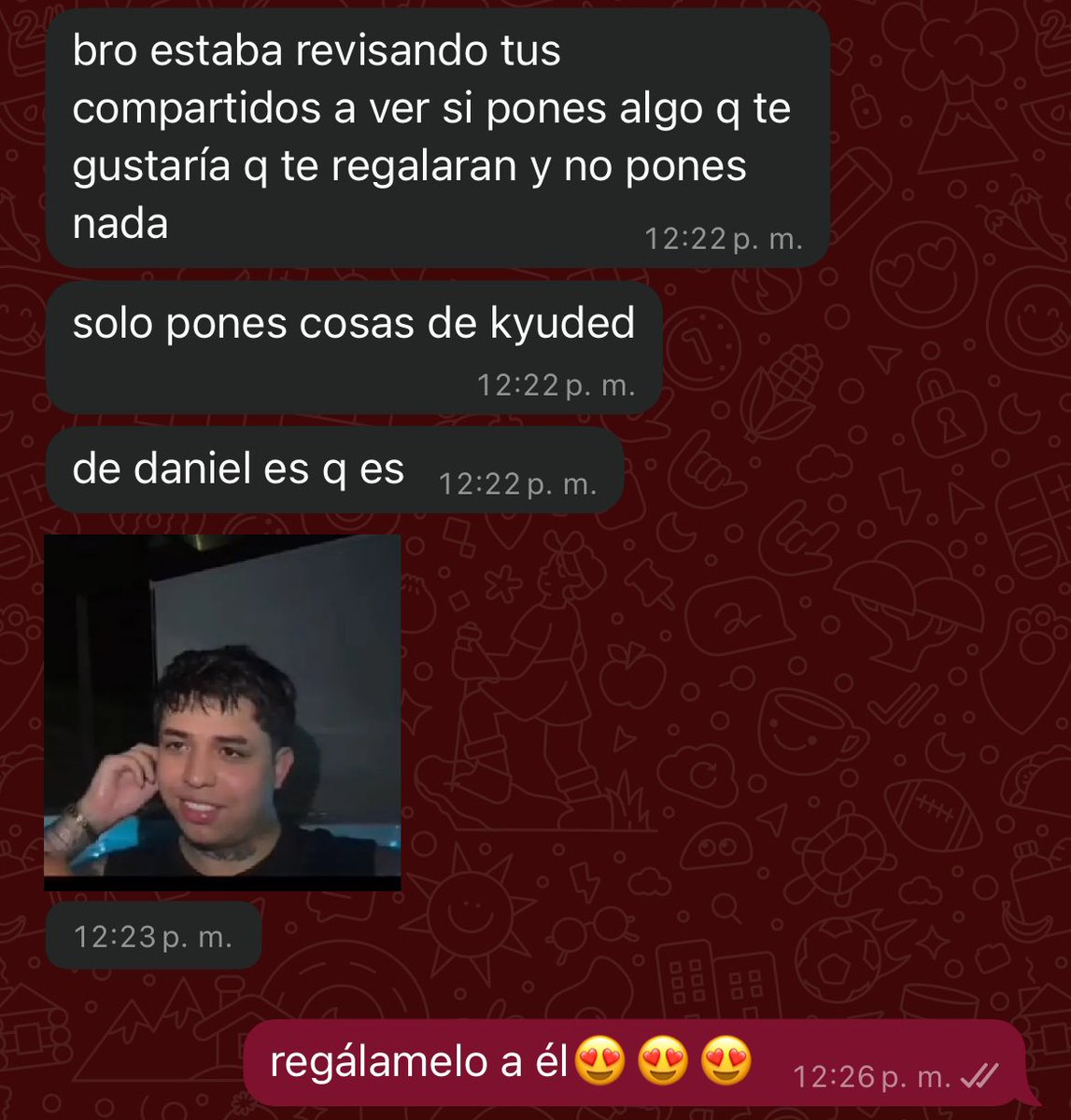 y esto define mi amor por kim daniel😍