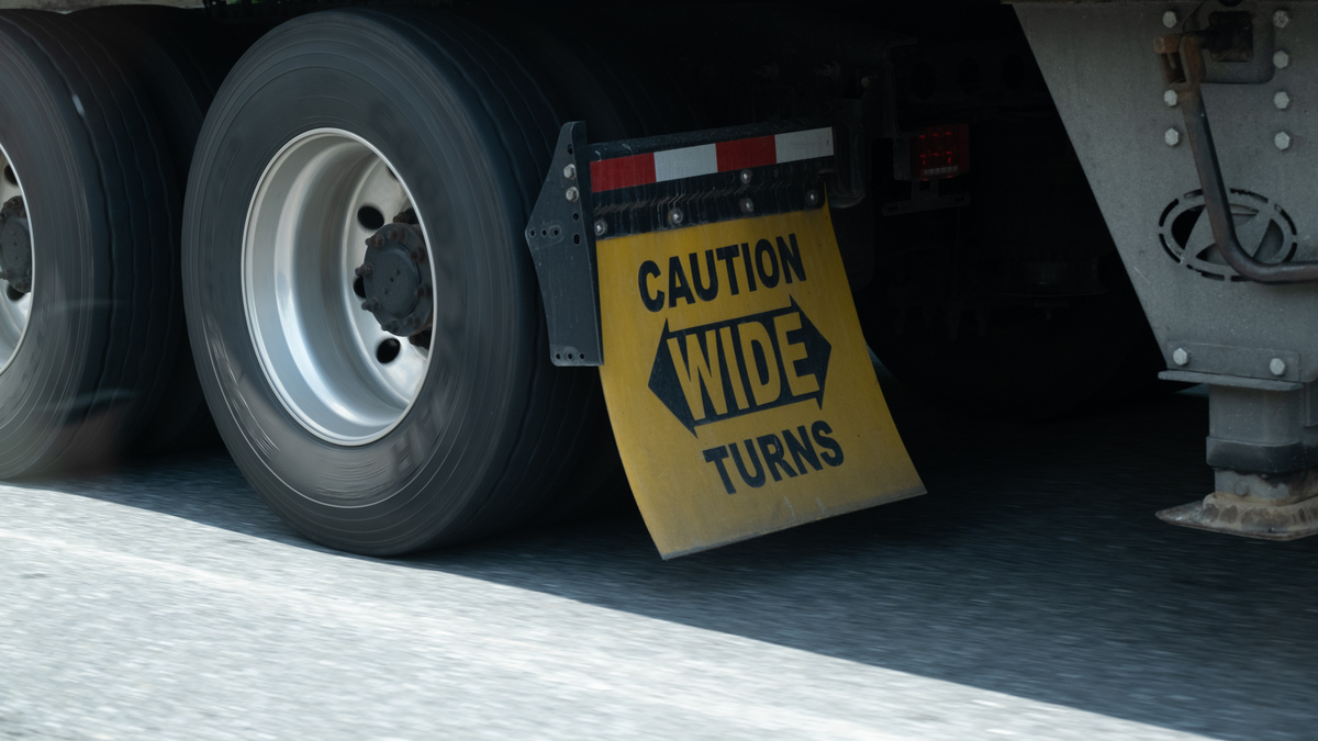 Staying focused is especially important around large trucks, which have longer braking distances and larger blind spots. <a href="/TIRFCANADA/">TIRF Canada</a>'s Robyn Robertson and Karen Bowman share their insights and tips: usnddc.org/coalition-comm… #ThrowbackThursday #DistractedDrivingAwarenessMonth