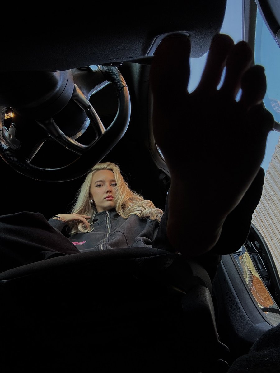 SpoilLivy's tweet photo. POV: You’re the accelerator in my car https://t.co/P58P5j2YEj