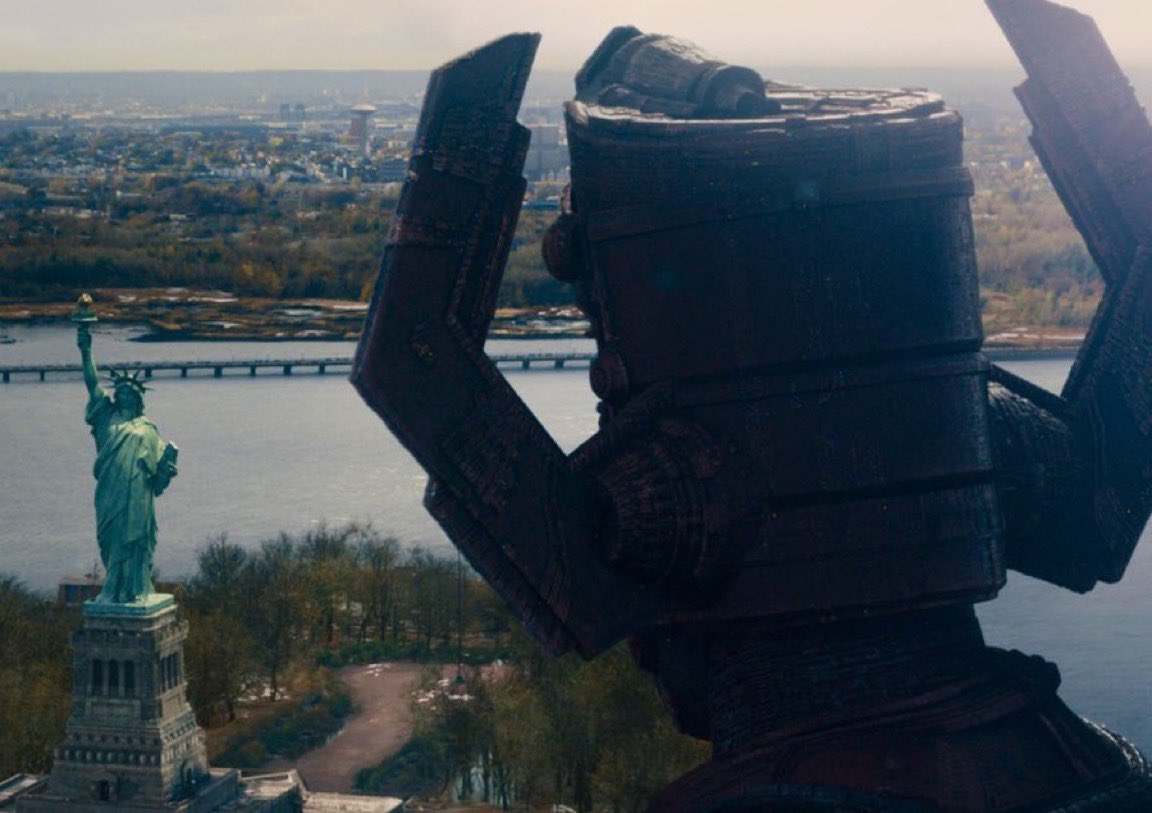 DiscussingFilm's tweet photo. Galactus was created for ‘THE FANTASTIC FOUR’ using more than just motion capture.

“We've built an entire costume for him, and we've done a lot of photography testing to figure [that] out”

(Source: https://t.co/bFiQKhknIH) https://t.co/Ja3bcENNYd