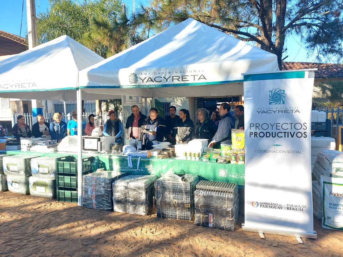Gabinete Social (@gabsocialpy) on Twitter photo En el distrito de General Morínigo, departamento de Caazapá, se realizó la entrega de equipamientos e insumos destinados al fortalecimiento de los feriantes agropecuarios del distrito. También, se distribuyeron semillas y otros insumos para impulsar la producción hortícola local. En el distrito de General Morínigo, departamento de Caazapá, se realizó la entrega de equipamientos e insumos destinados al fortalecimiento de los feriantes agropecuarios del distrito. También, se distribuyeron semillas y otros insumos para impulsar la producción hortícola local.