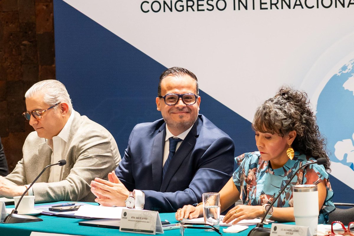 Reconozco a <a href="/alelagunes/">Alejandra Lagunes</a>, <a href="/sissimpm/">Sissi De La Peña</a>, Eleazar Aguirre, <a href="/EPerezGaffney/">Eliana Pérez Gaffney</a> y #PriscillaCruces, por sus extraordinarias intervenciones.   

¡Ha sido un gusto compartir mesa con personalidades tan importantes!