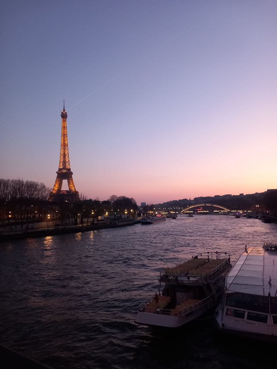 isgsv15's tweet photo. Paris ✨ https://t.co/ADBJef3vp9