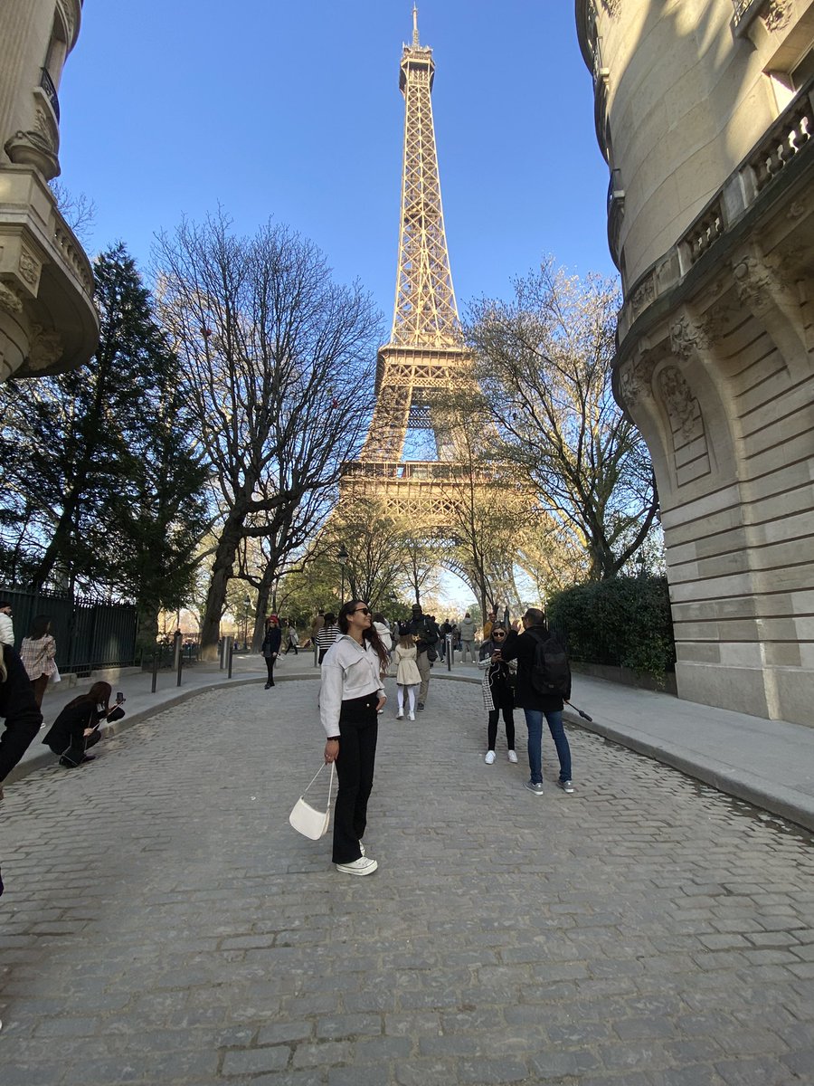 isgsv15's tweet photo. Paris ✨ https://t.co/ADBJef3vp9