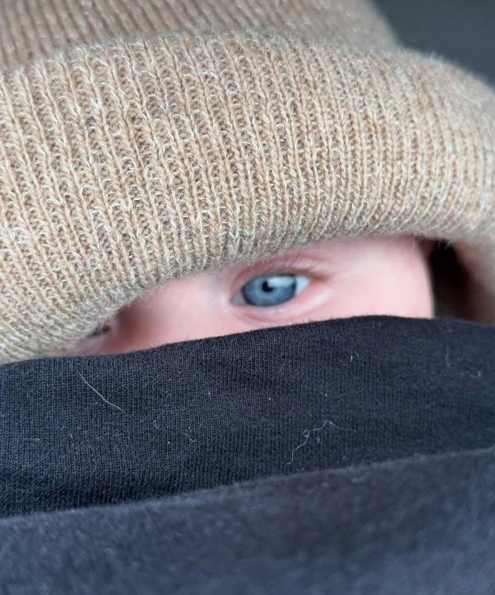 Alexandra Daddario hizo pública la primera imágen de cómo se ven los ojos de su bebé. Y sí, heredó los ojos de su madre.