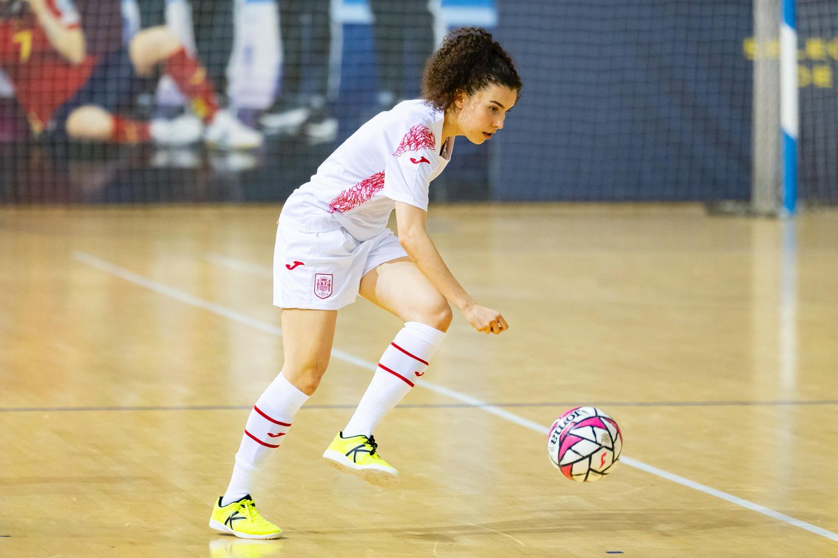 SalvaBG2's tweet photo. Claudia Bollero, torrejonera representando a España con la selección de futbol sala sub23 🇪🇦.  @TorrejonDxte https://t.co/8Rc6haFrTZ