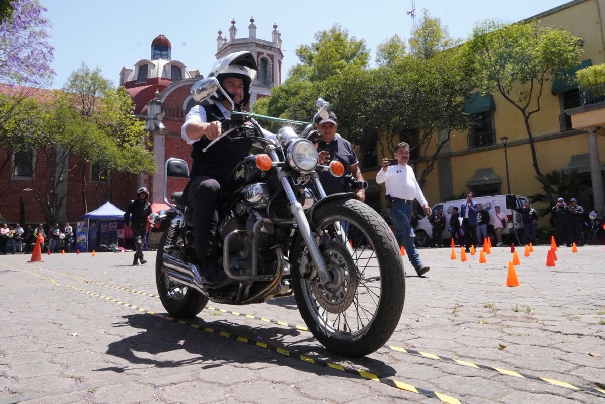 Estamos capacitando junto con <a href="/DiDi_Mexico/">DiDi México</a>, <a href="/LaSEMOVI/">Secretaría de Movilidad CDMX</a> y <a href="/Anasevi_Mexico/">Alianza Nacional por la Seguridad Vial</a> a motociclistas para un `Rumbo Seguro´, queremos fomentar las buenas prácticas entre quienes usan este medio de transporte como una fuente de trabajo, porque en #MH seguimos trabajando para tener calles y