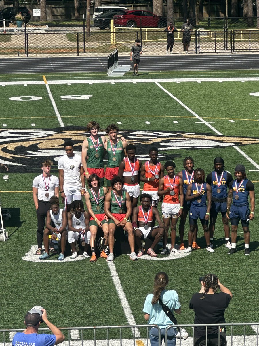 GOaksTrack's tweet photo. Congratulations to our Varsity 4x1 guys. Finishing 2nd 🥈 place at the Area Meet. Moving on to Regionals‼️ #GOFast 🏃🏾‍♂️🏃‍♂️💨 https://t.co/grnMYIeb6Y