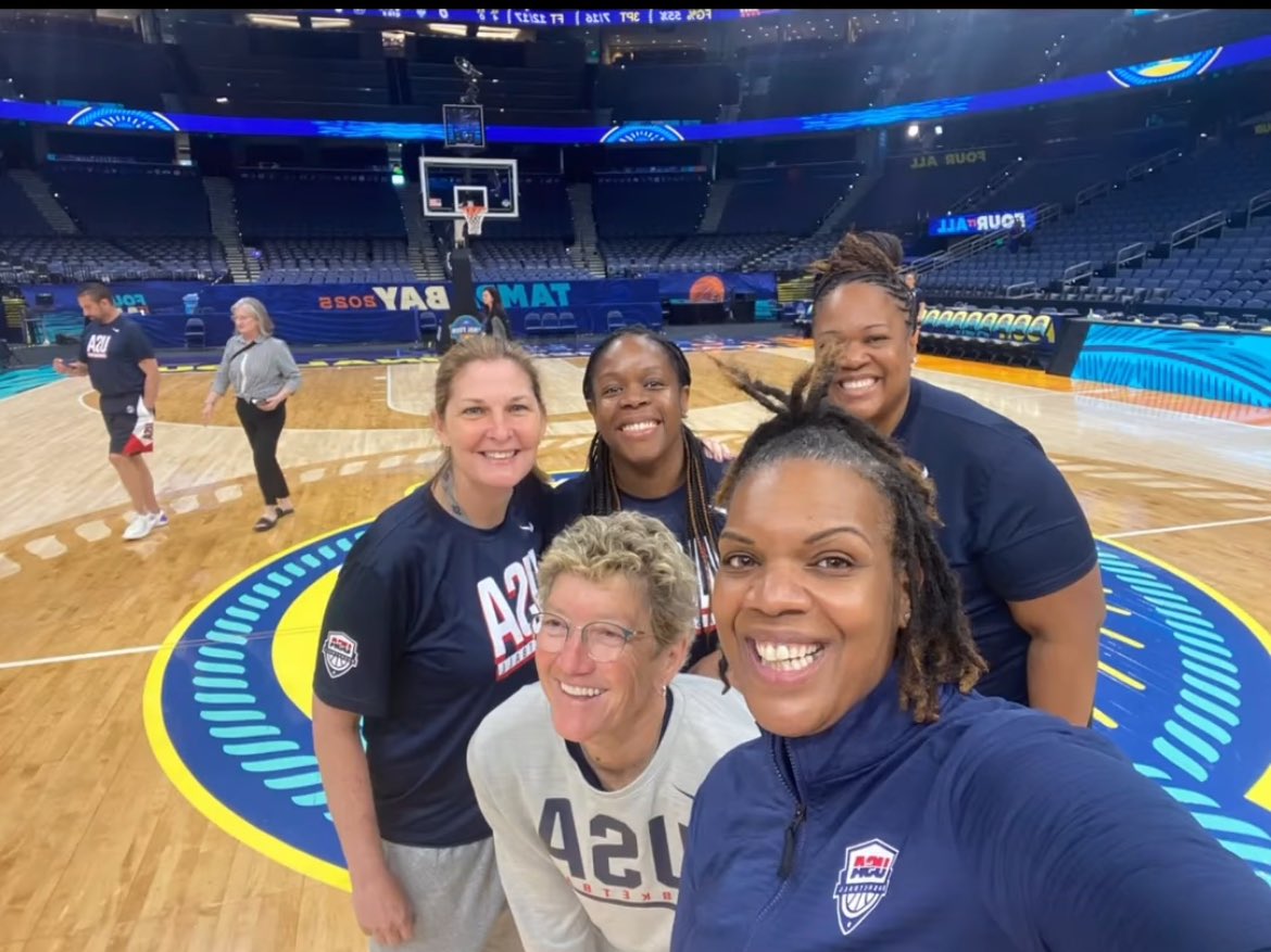 Coach Nichole Dixon tweet media